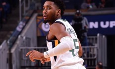 开云体育下载-独行侠大胜爵士，多诺万36分领衔全队取胜