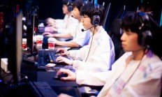 开云体育中国-包含LGD翻盘BRO，Caps团战一打五激烈交锋半决赛，成为赛场最大亮点的词条