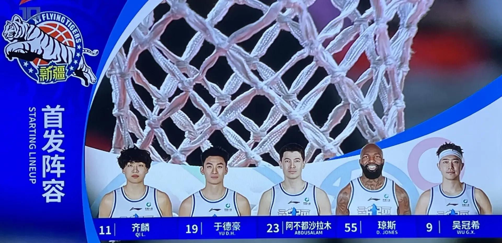 关注比赛战况球员表现抢眼