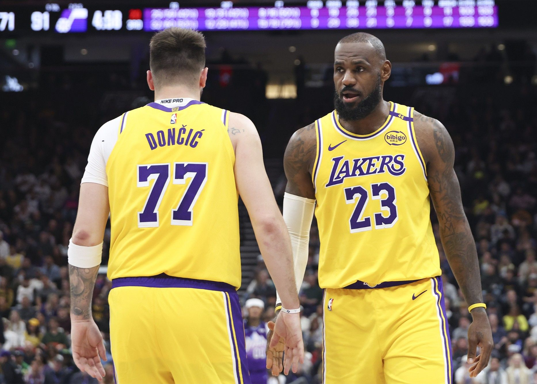 湖人胜勇士，詹姆斯再次表现出色