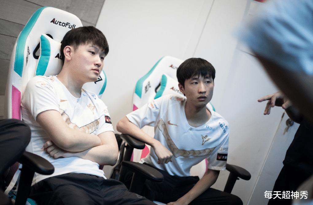 RNG碾压PSG,CoreJJ拿下关键大龙鏖战多局半决赛,强势挺进下一轮的简单介绍 RNG碾压PSG,CoreJJ拿下关键大龙鏖战多局半决赛,强势挺进下一轮的简单介绍