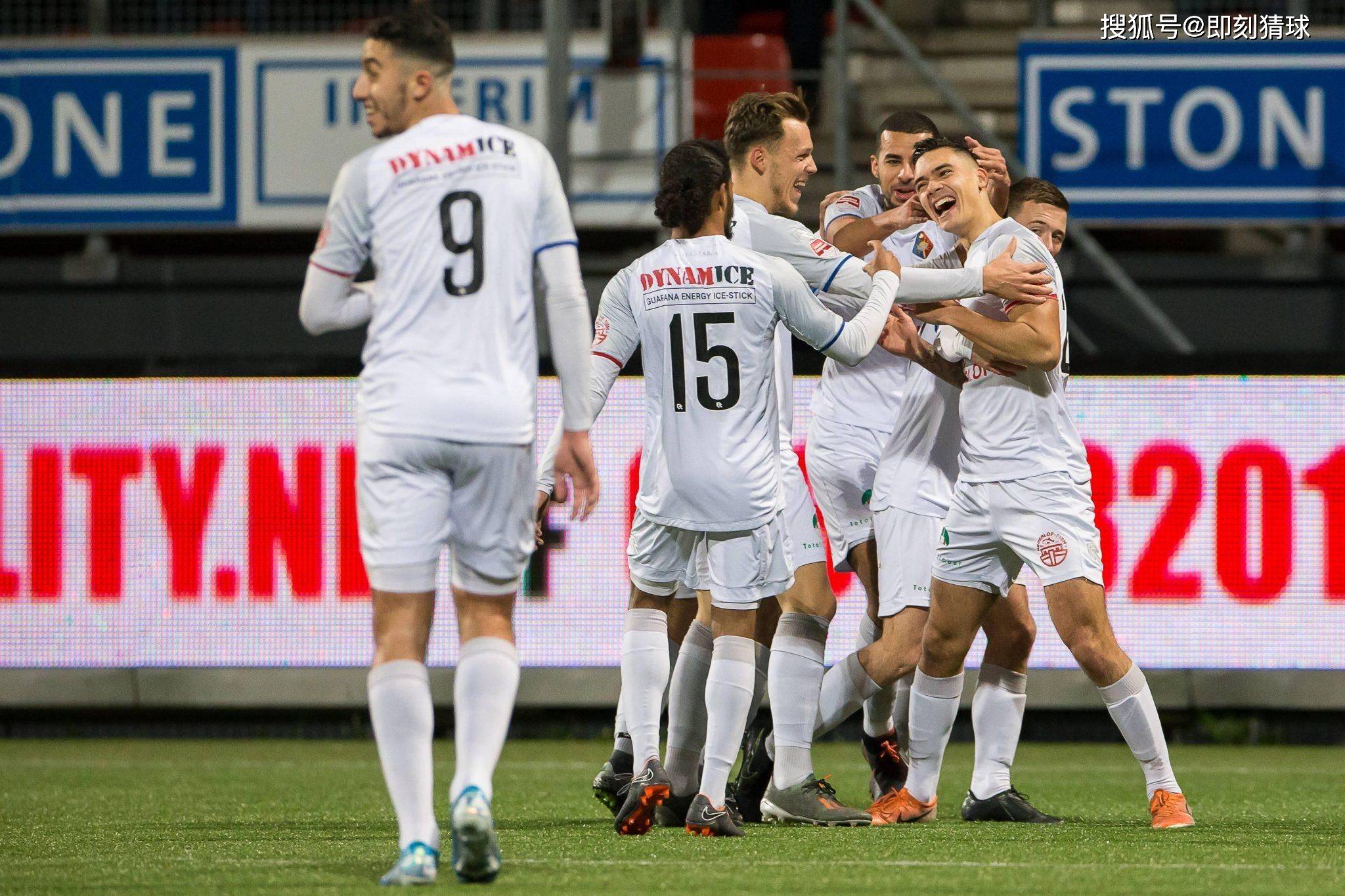 瘦狼队外线火力全开,球队强势升级 瘦狼队外线火力全开,球队强势升级