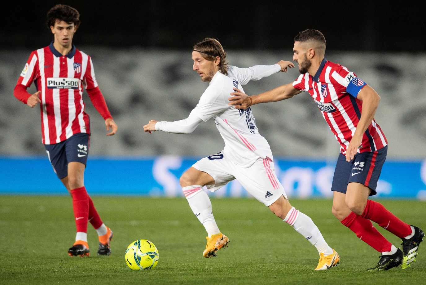 伯纳乌再战马德里德比,保持领跑势头 伯纳乌再战马德里德比,保持领跑势头