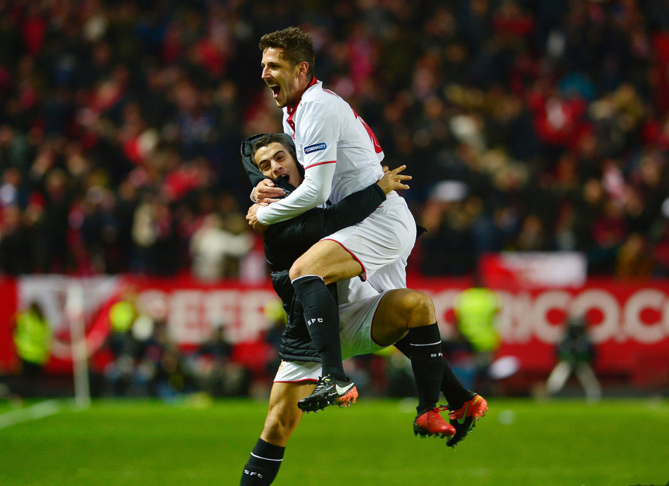 包含塞维利亚客场取胜，对手头两轮已先走一步的词条