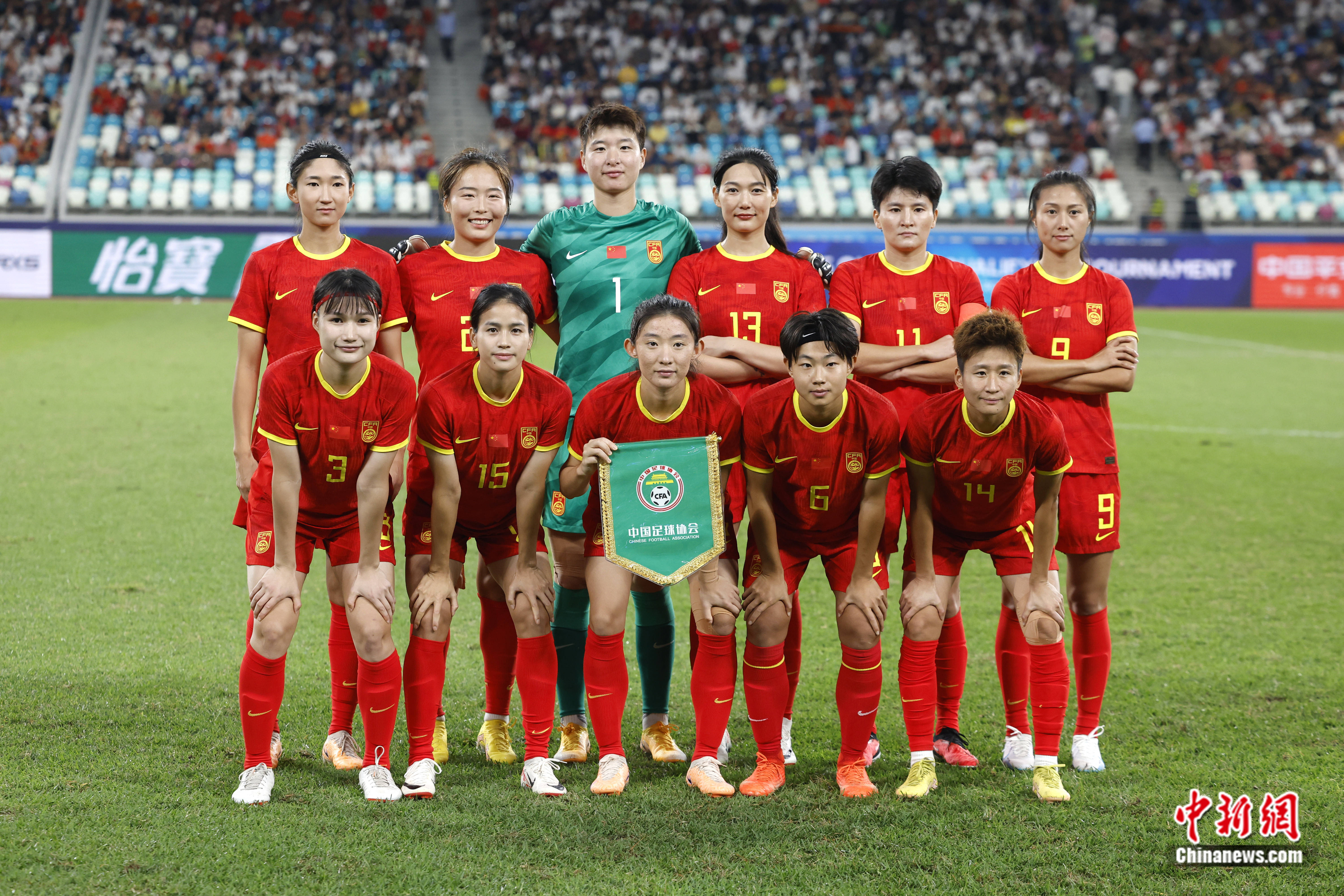 国内女足比赛中不同风格球队碰撞出火花