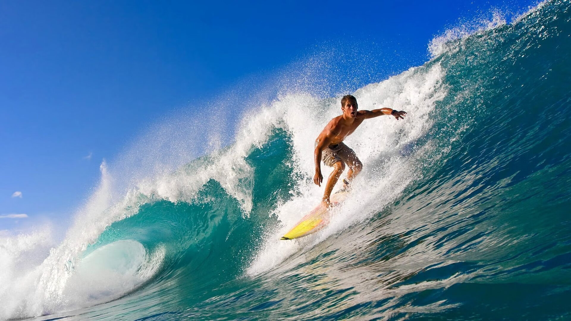 跨界风暴，深圳队篮球场踏平马刺，米切尔绿茵场主宰英超争冠